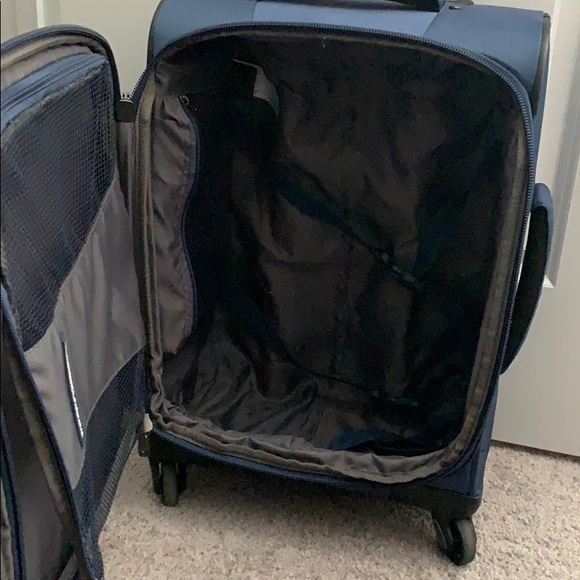 ❌ SOLD ❌ Travel Pro LIGHTWEIGHT Suitcase - Picture 7 of 7